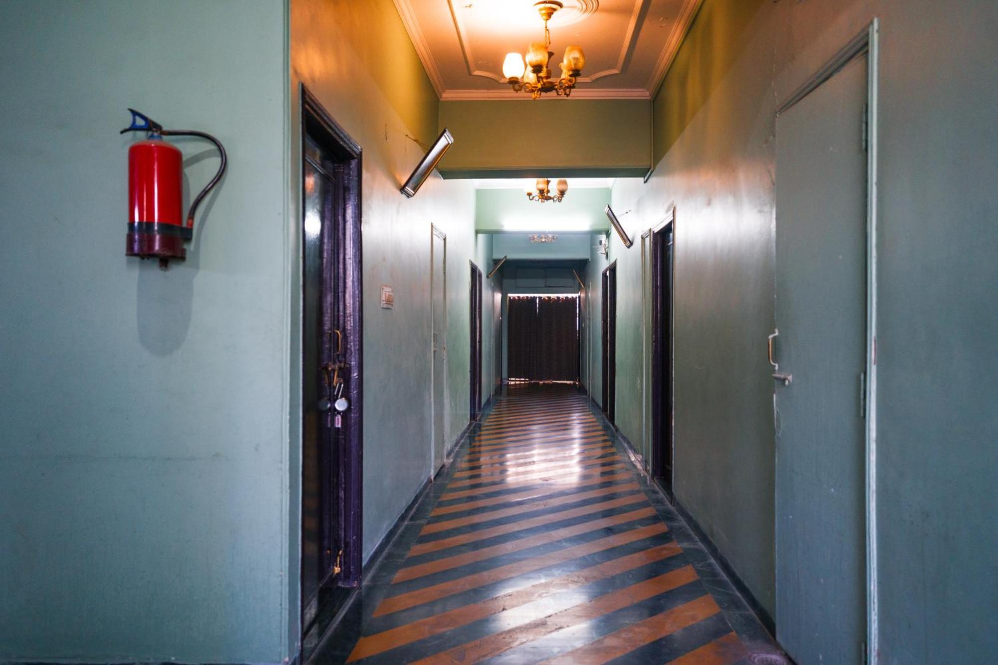 Hotel Girdhar Mahal Indore Ngoại thất bức ảnh