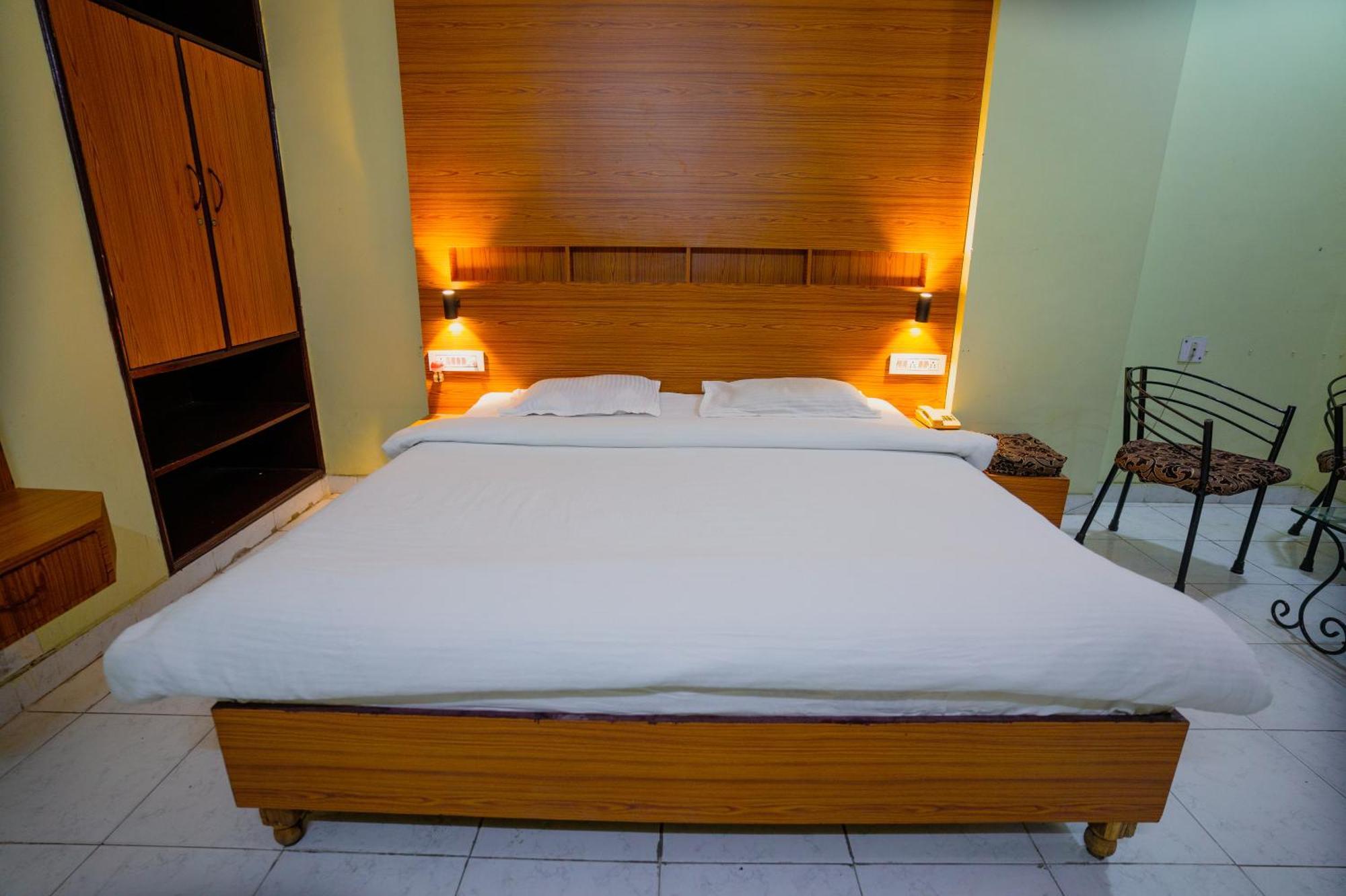 Hotel Girdhar Mahal Indore Ngoại thất bức ảnh
