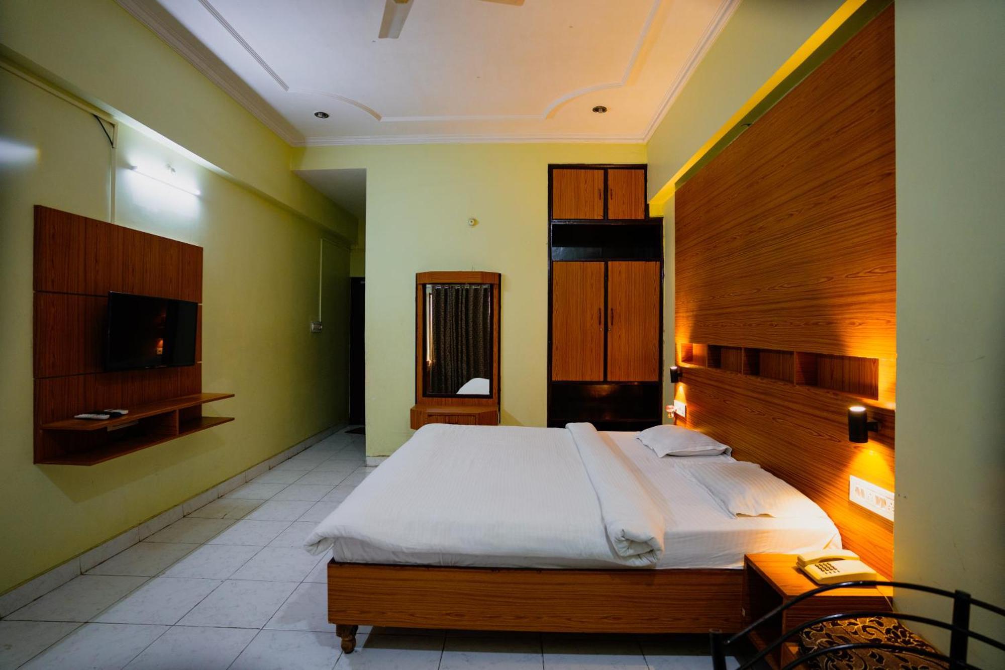 Hotel Girdhar Mahal Indore Ngoại thất bức ảnh