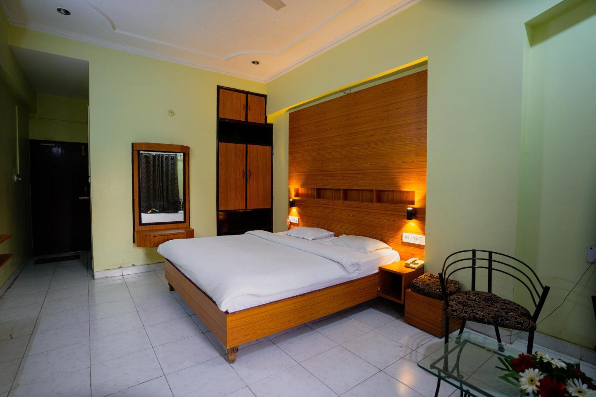 Hotel Girdhar Mahal Indore Ngoại thất bức ảnh
