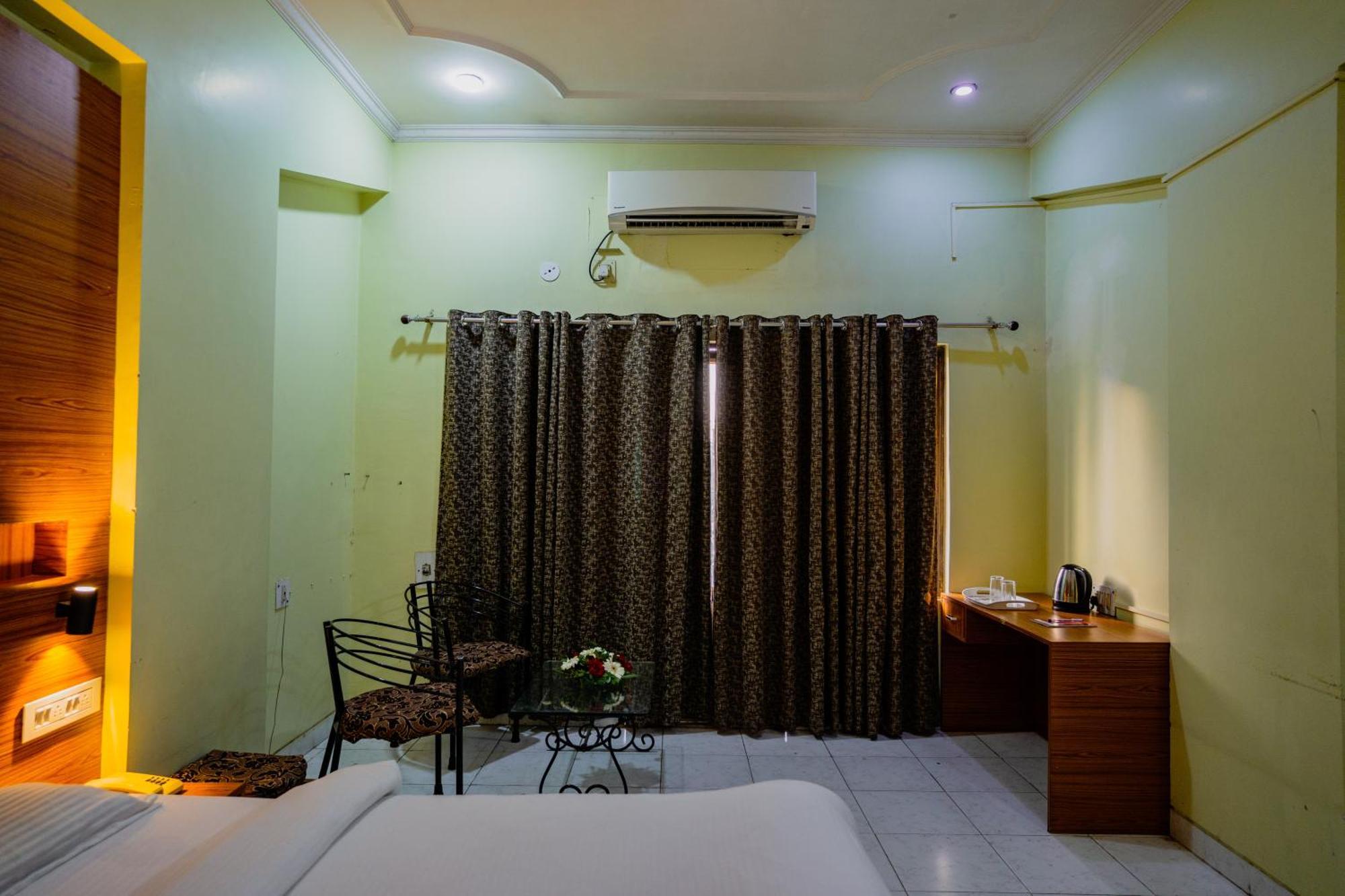 Hotel Girdhar Mahal Indore Ngoại thất bức ảnh