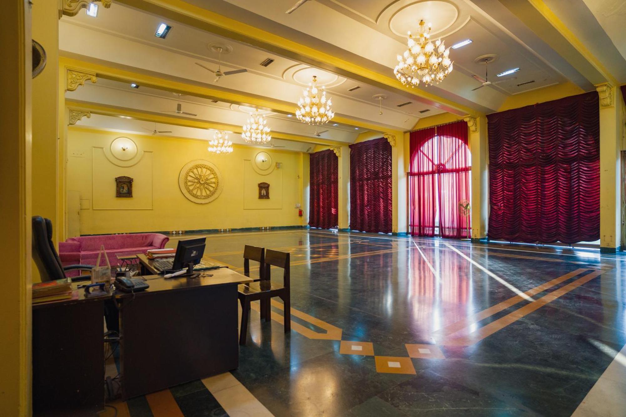 Hotel Girdhar Mahal Indore Ngoại thất bức ảnh