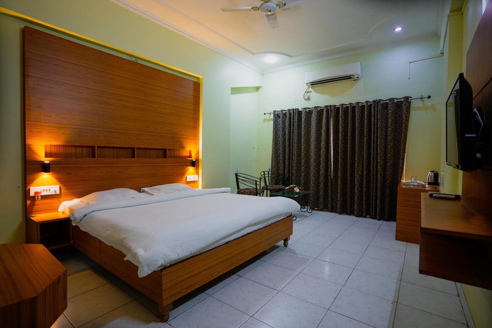 Hotel Girdhar Mahal Indore Ngoại thất bức ảnh