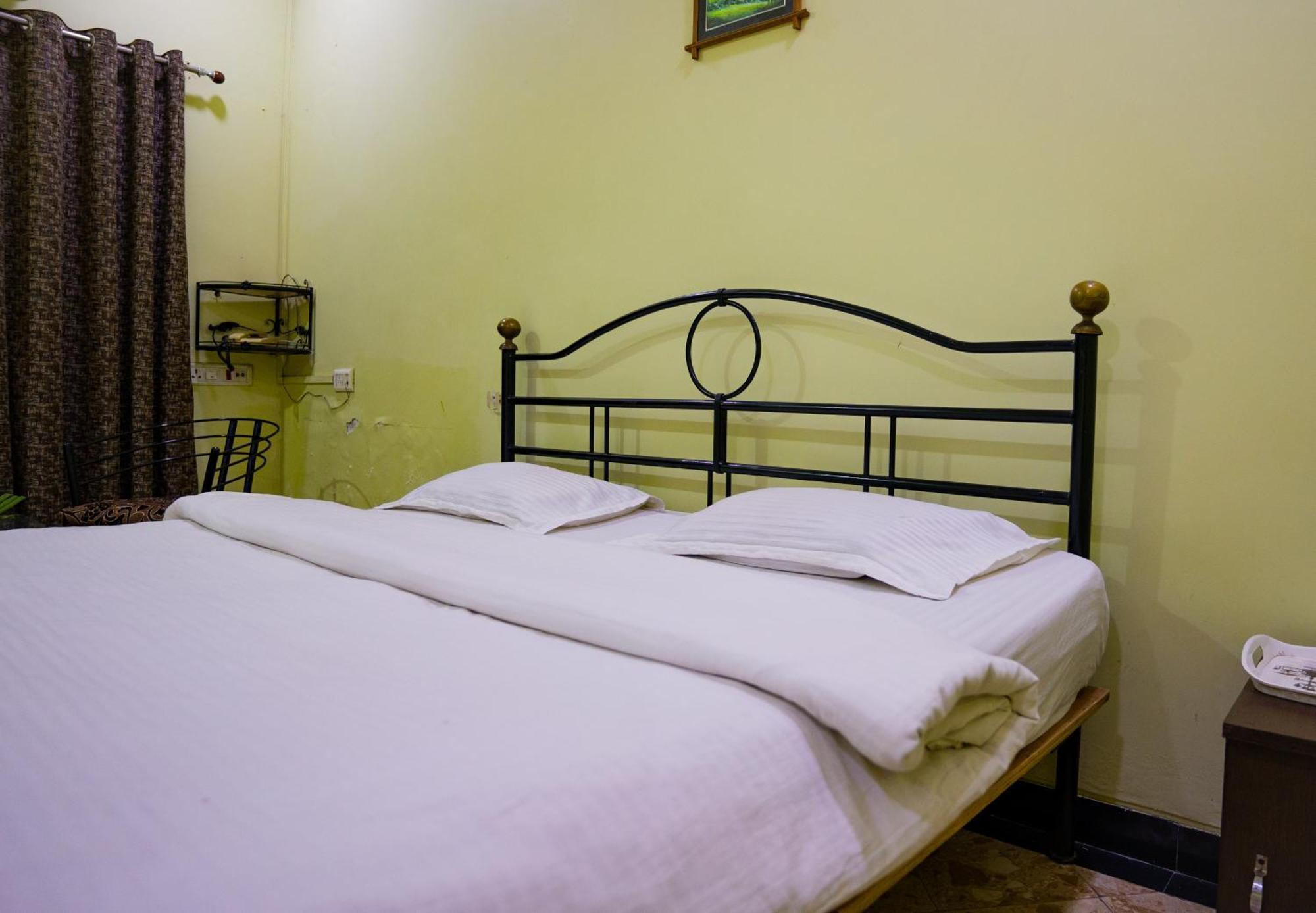 Hotel Girdhar Mahal Indore Ngoại thất bức ảnh