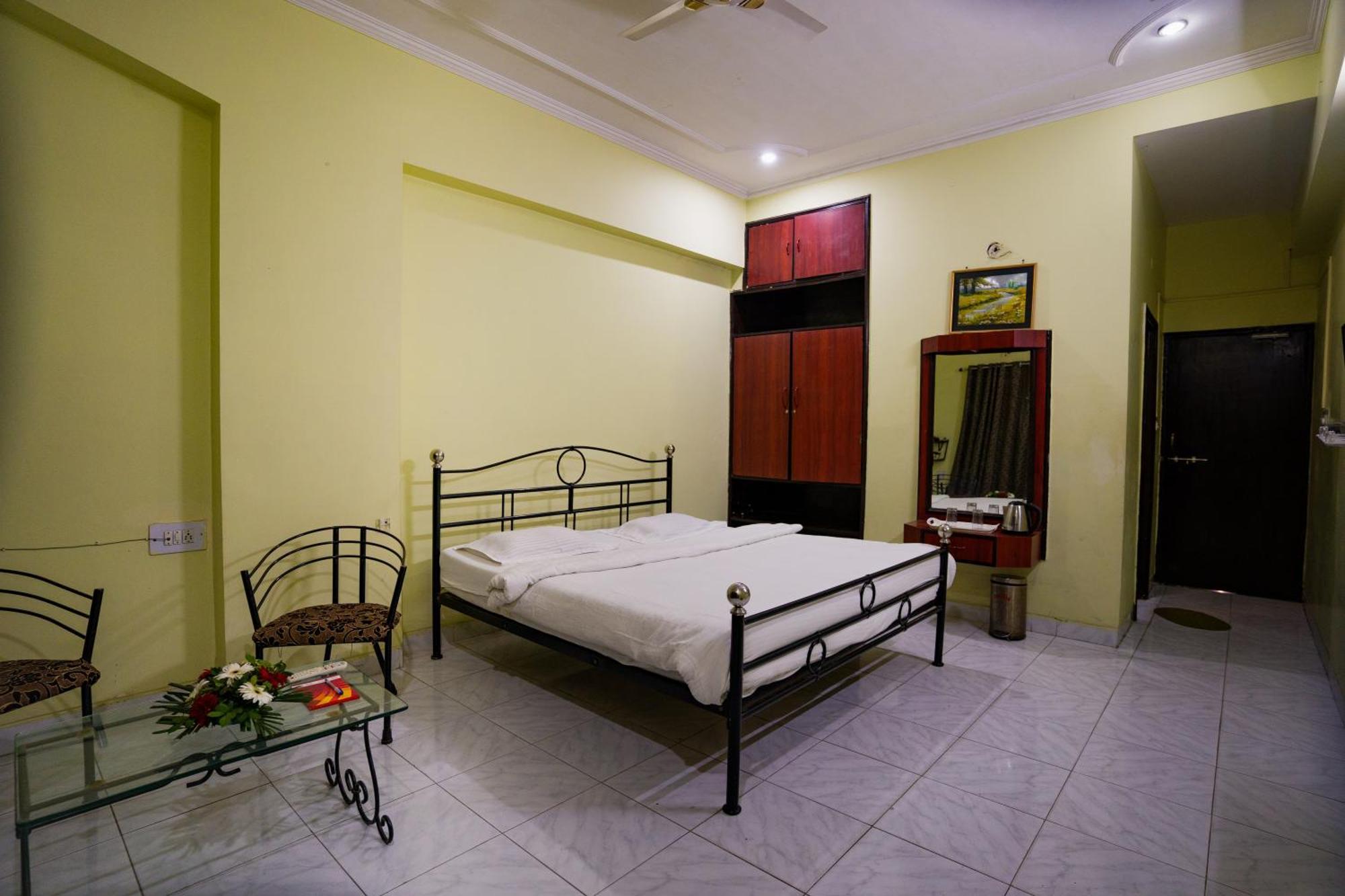 Hotel Girdhar Mahal Indore Ngoại thất bức ảnh
