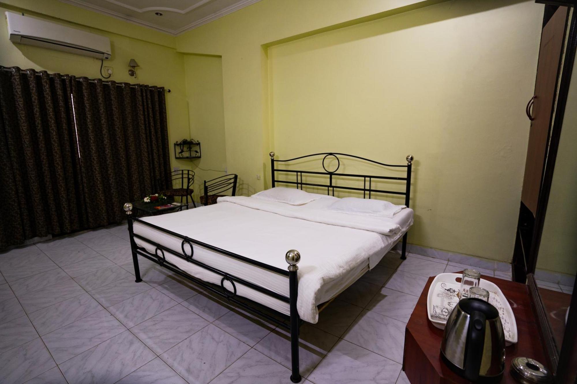 Hotel Girdhar Mahal Indore Ngoại thất bức ảnh