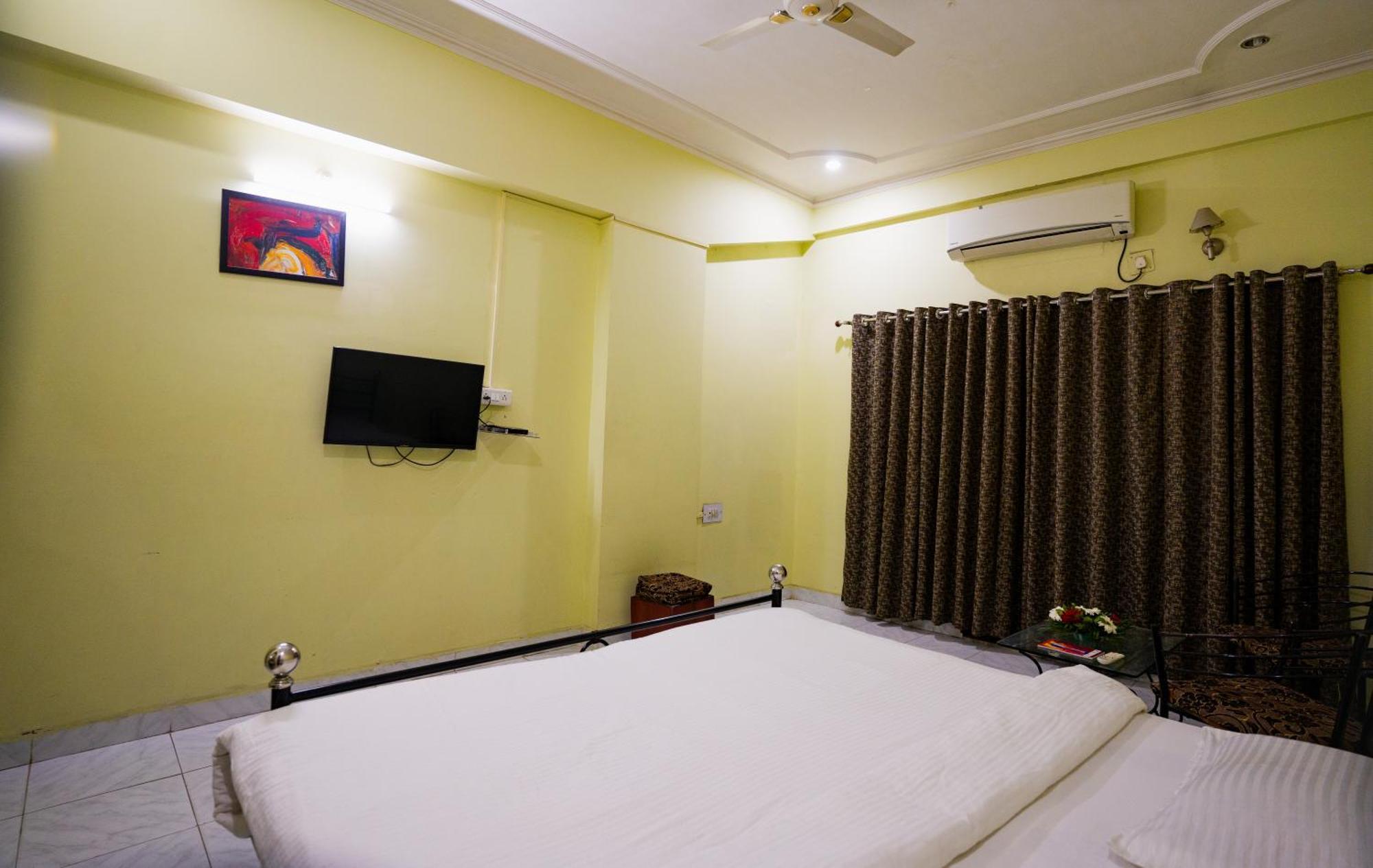 Hotel Girdhar Mahal Indore Ngoại thất bức ảnh