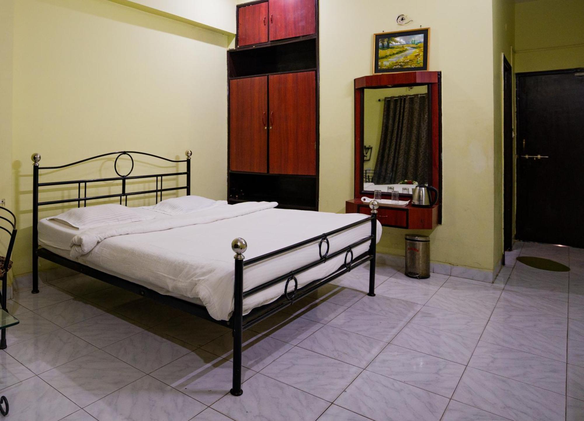 Hotel Girdhar Mahal Indore Ngoại thất bức ảnh